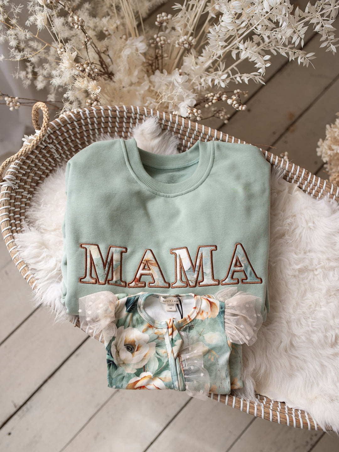 Flower Story Sweatshirt For Mamas - Sage