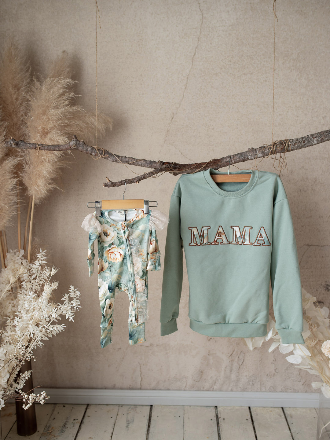 Flower Story Sweatshirt For Mamas - Sage