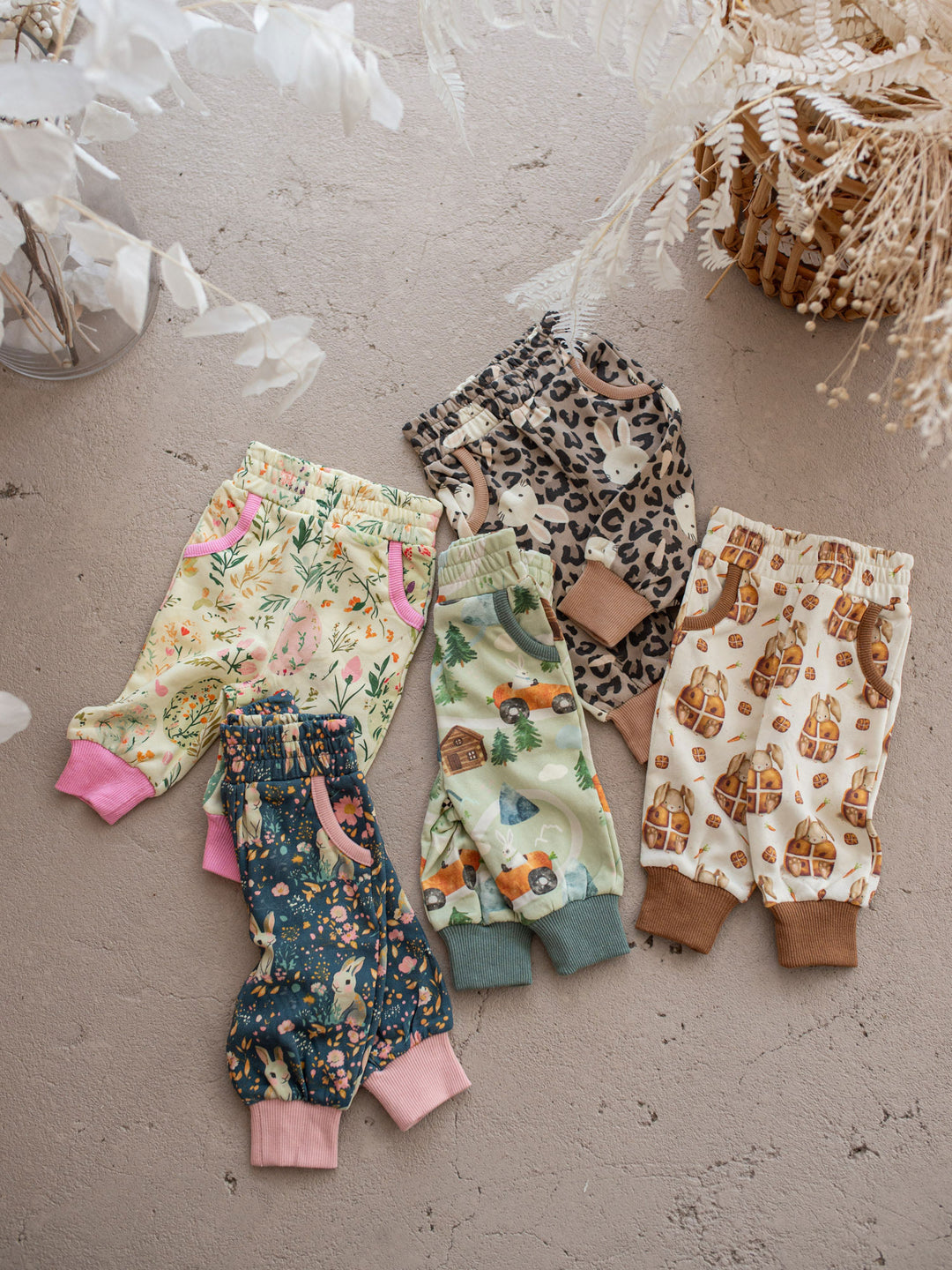 Bunny & Friends Sweatpants – Easter Eggs