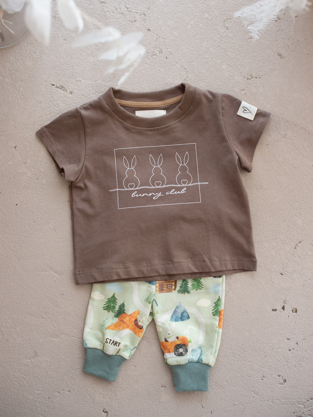 Bunny Club Tee - Taupe