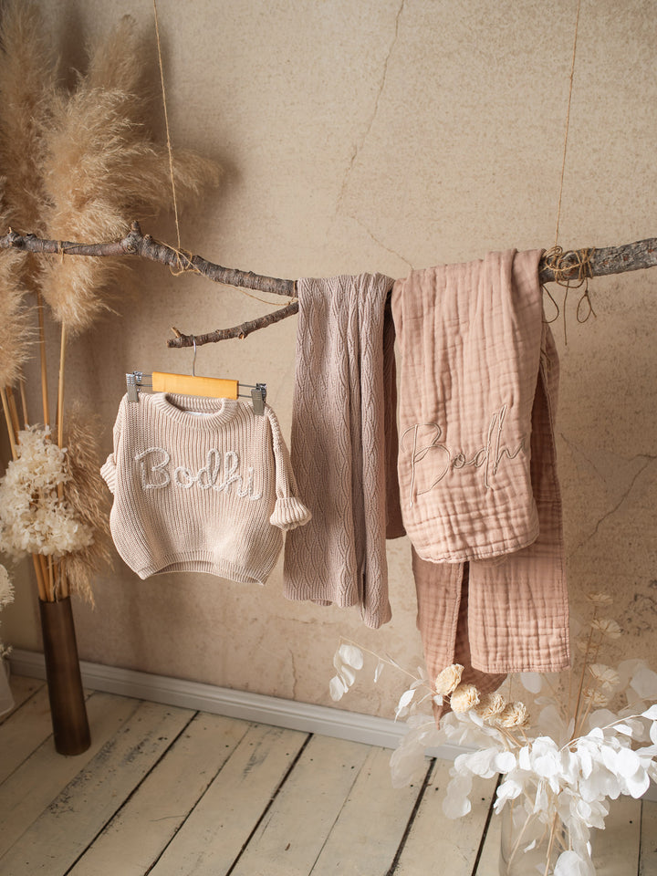 Written in Thread Sweater - Oatmeal / Beige