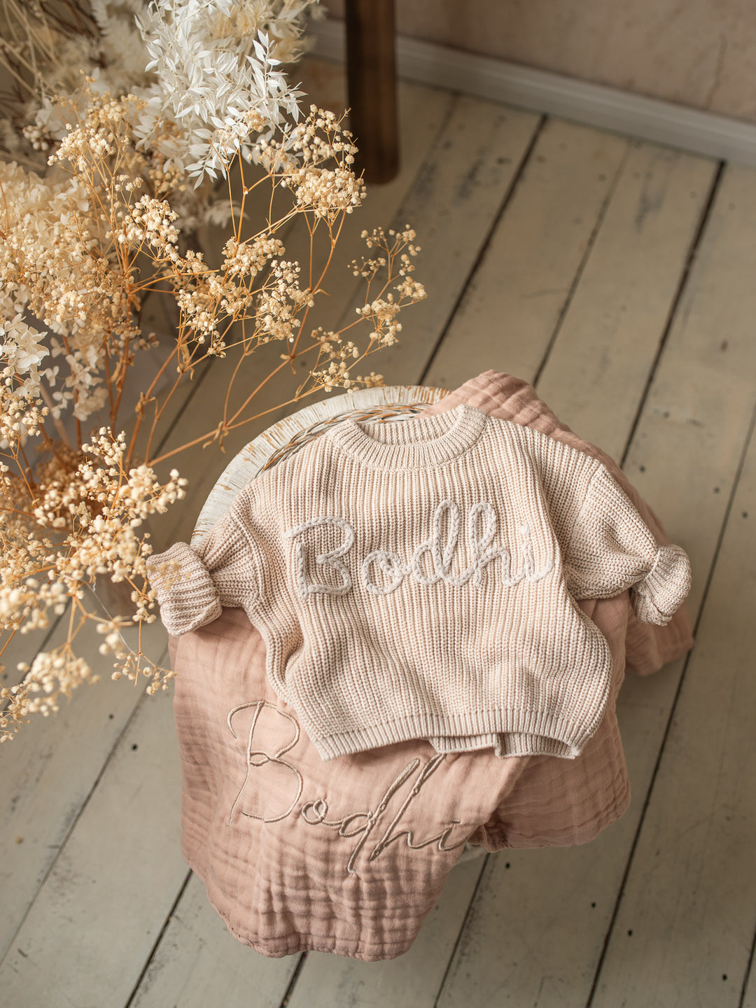 Written in Thread Sweater - Oatmeal / Beige
